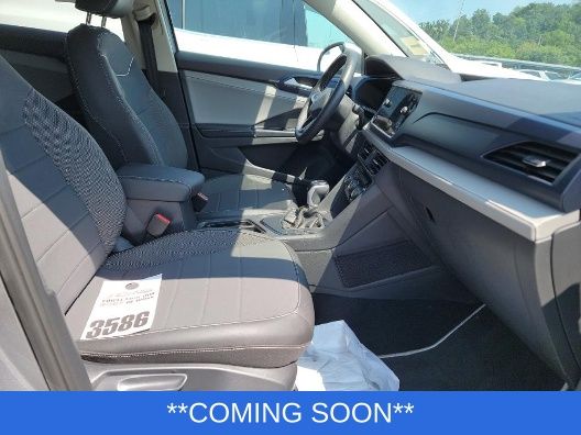Volkswagen Taos Vehicle Image 03