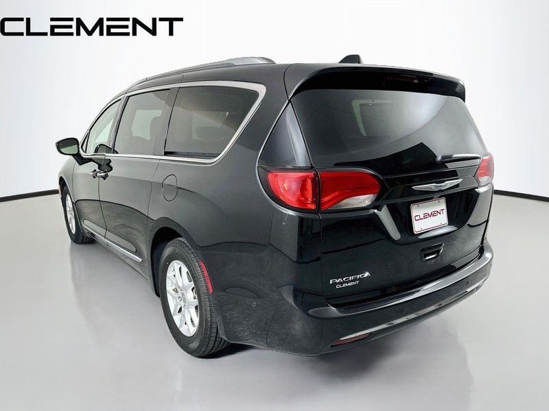Chrysler Pacifica Vehicle Full-screen Gallery Image 10