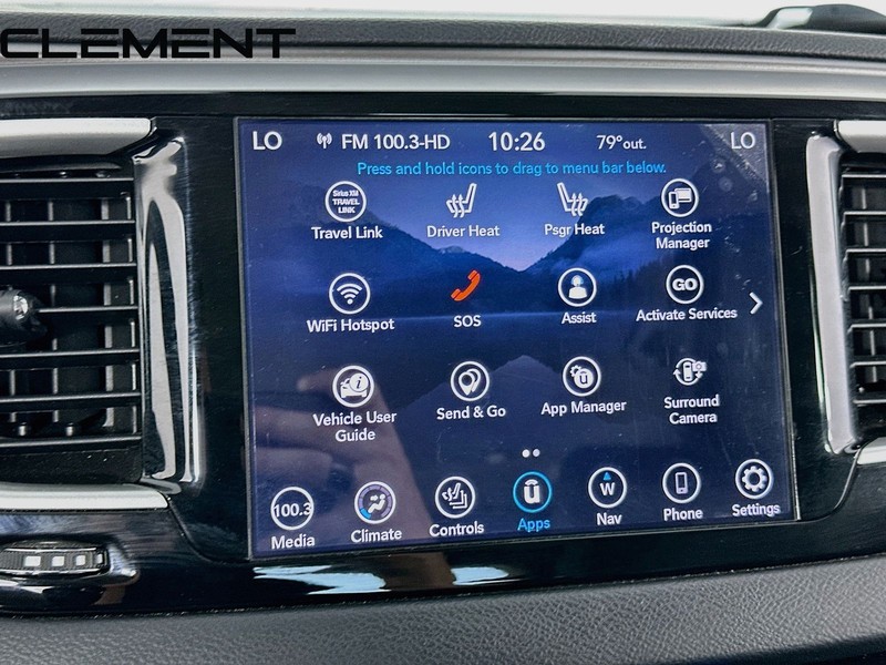 Chrysler Pacifica Vehicle Full-screen Gallery Image 19