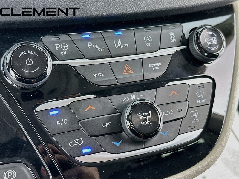 Chrysler Pacifica Vehicle Full-screen Gallery Image 22