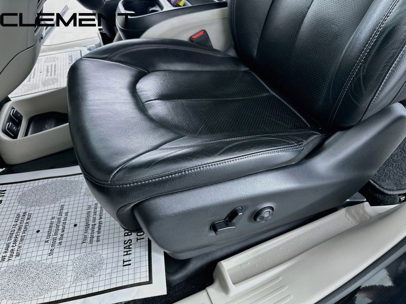 Chrysler Pacifica Vehicle Full-screen Gallery Image 27
