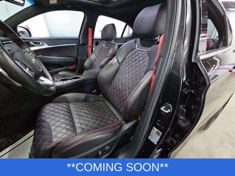 Genesis G70 Vehicle Full-screen Gallery Image 03