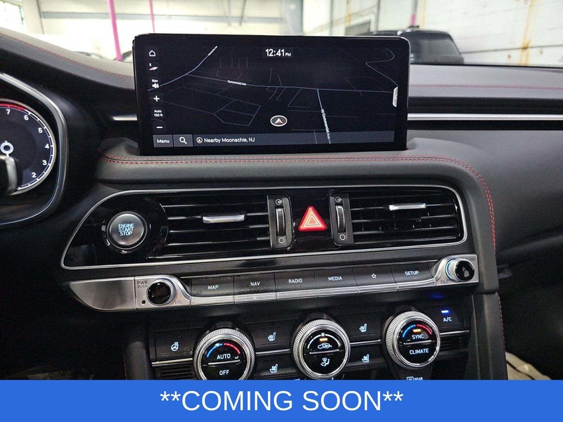 Genesis G70 Vehicle Full-screen Gallery Image 05