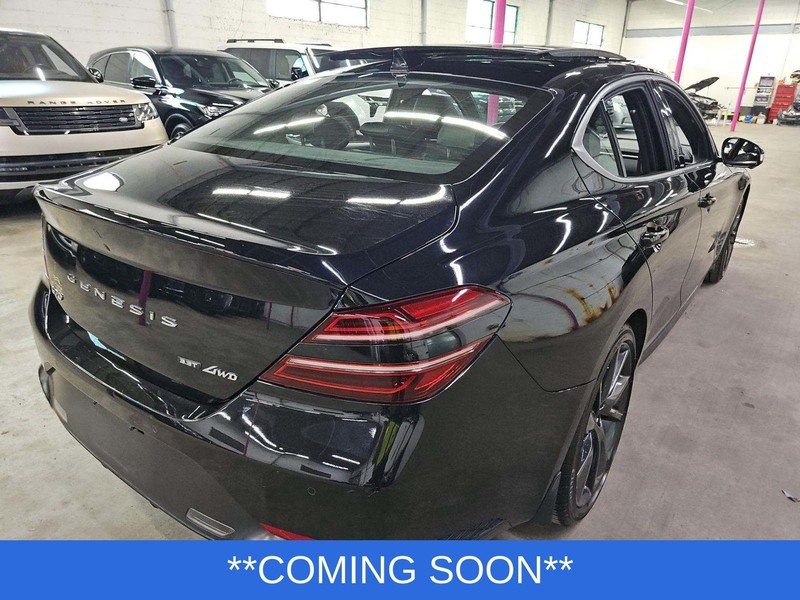 Genesis G70 Vehicle Full-screen Gallery Image 07