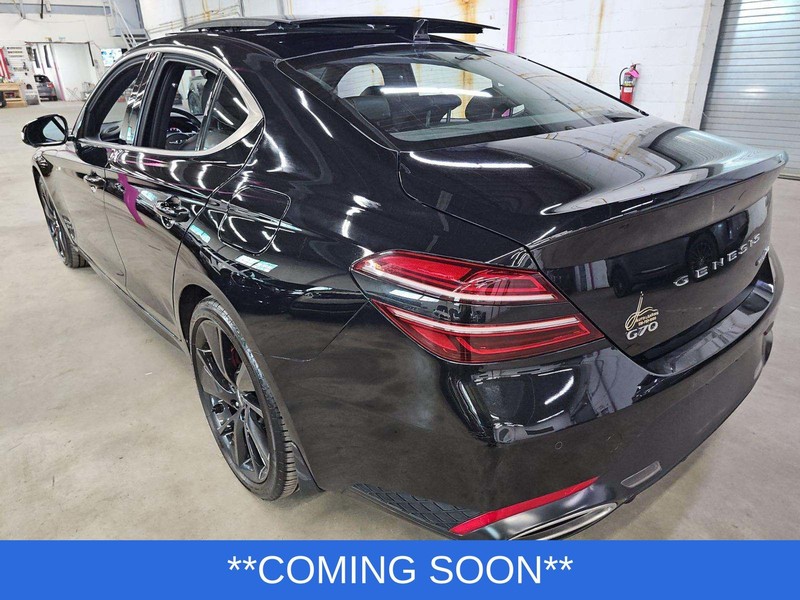 Genesis G70 Vehicle Full-screen Gallery Image 08