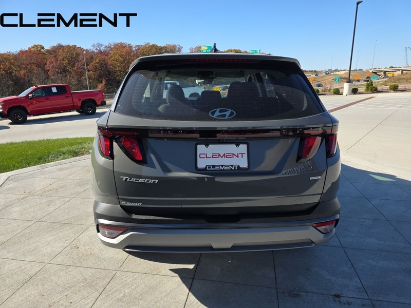 Hyundai Tucson Vehicle Full-screen Gallery Image 8