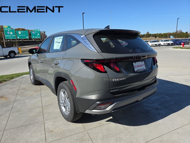 Hyundai Tucson Vehicle Full-screen Gallery Image 10