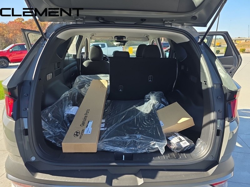 Hyundai Tucson Vehicle Full-screen Gallery Image 11