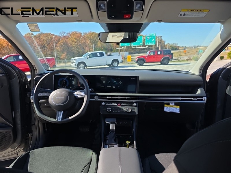 Hyundai Tucson Vehicle Full-screen Gallery Image 12