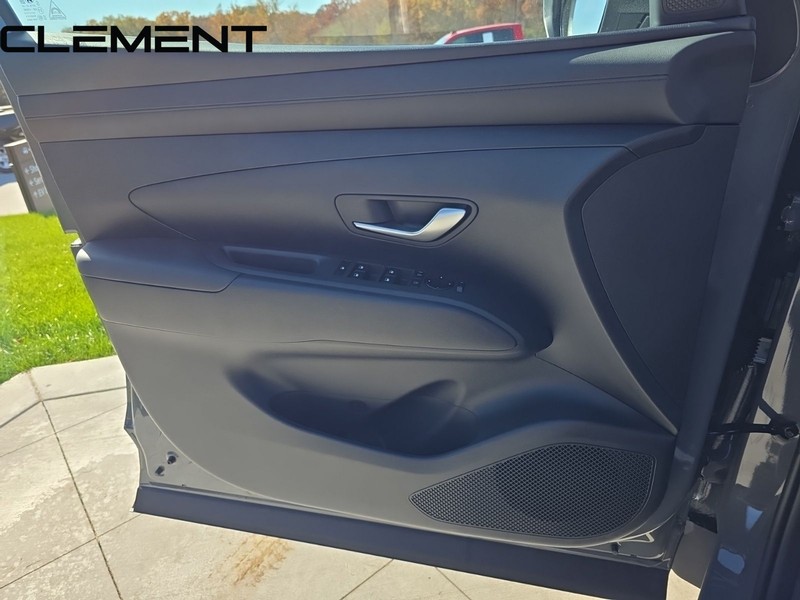 Hyundai Tucson Vehicle Full-screen Gallery Image 28