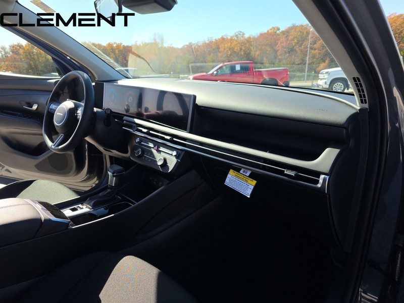 Hyundai Tucson Vehicle Full-screen Gallery Image 35
