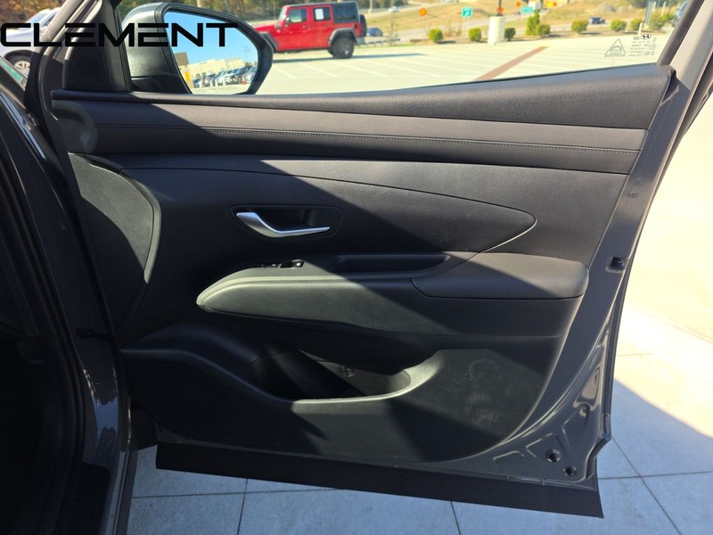 Hyundai Tucson Vehicle Full-screen Gallery Image 36