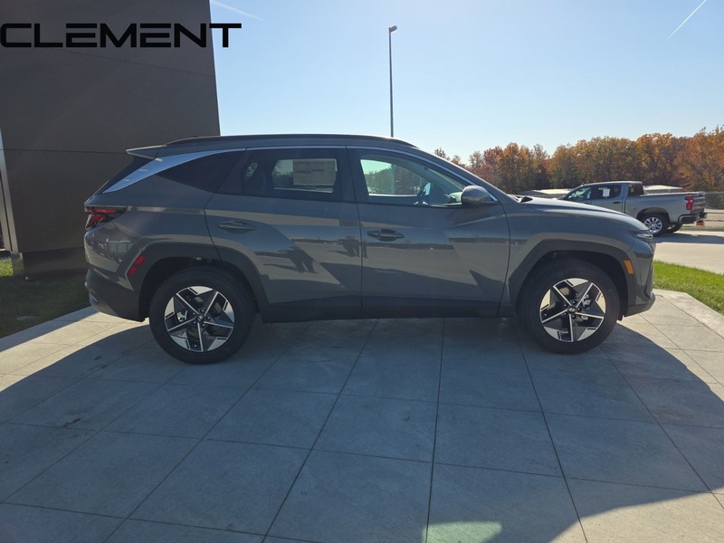Hyundai Tucson Vehicle Full-screen Gallery Image 6
