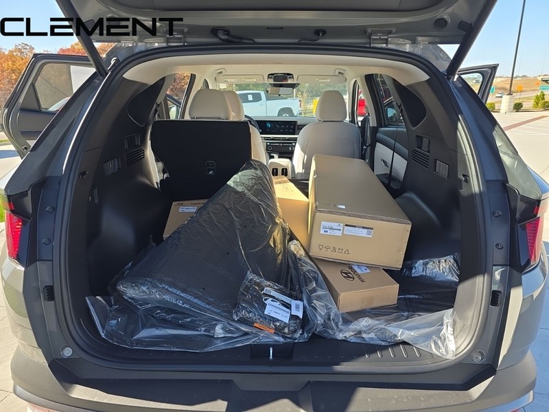 Hyundai Tucson Vehicle Full-screen Gallery Image 11