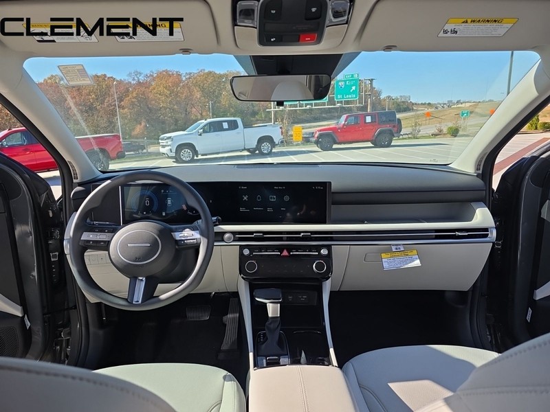 Hyundai Tucson Vehicle Full-screen Gallery Image 12