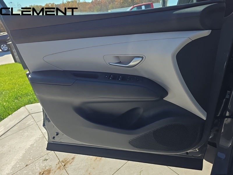 Hyundai Tucson Vehicle Full-screen Gallery Image 29