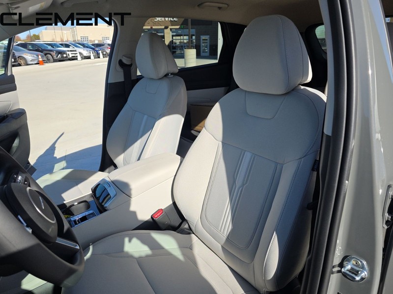 Hyundai Tucson Vehicle Full-screen Gallery Image 32