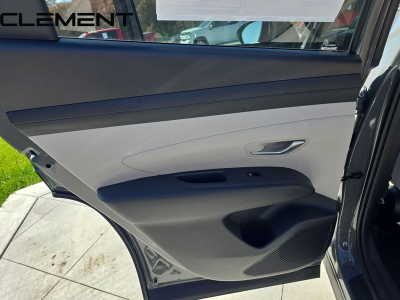 Hyundai Tucson Vehicle Full-screen Gallery Image 33