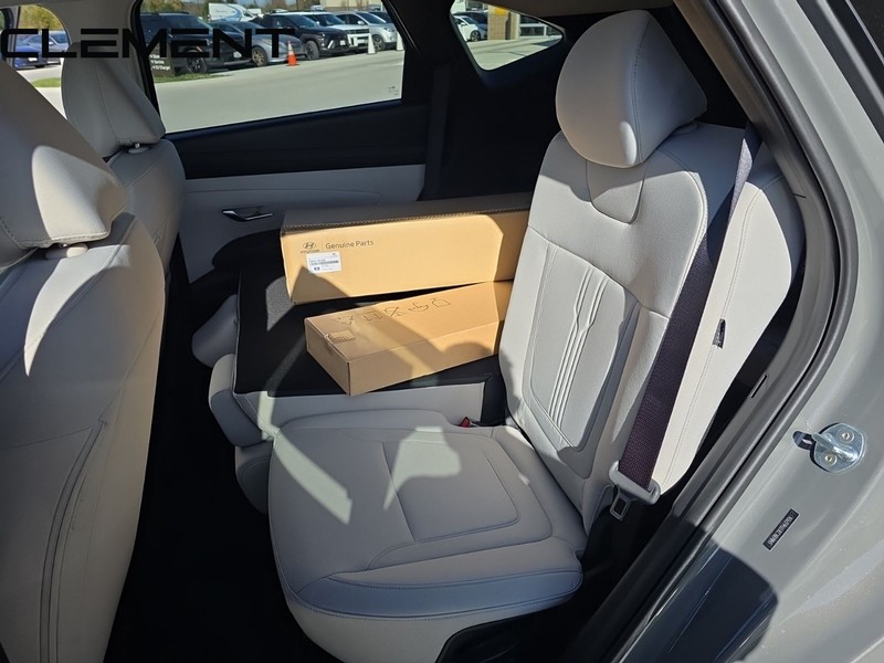 Hyundai Tucson Vehicle Full-screen Gallery Image 34