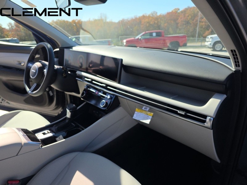 Hyundai Tucson Vehicle Full-screen Gallery Image 36