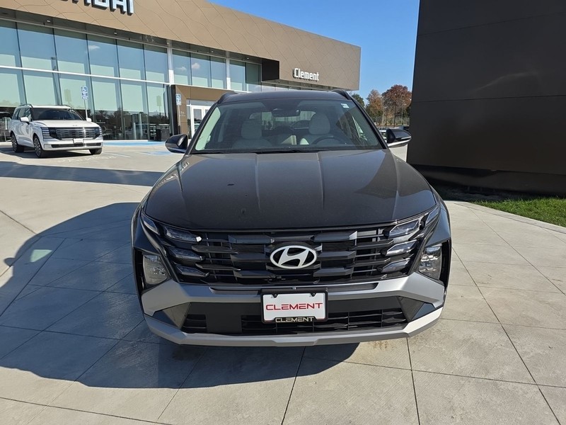 Hyundai Tucson Vehicle Full-screen Gallery Image 2