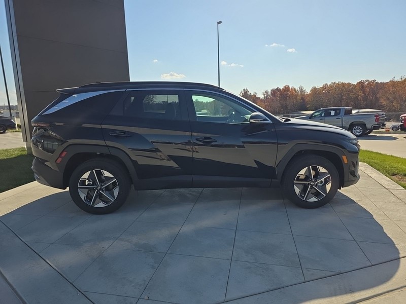 Hyundai Tucson Vehicle Full-screen Gallery Image 4