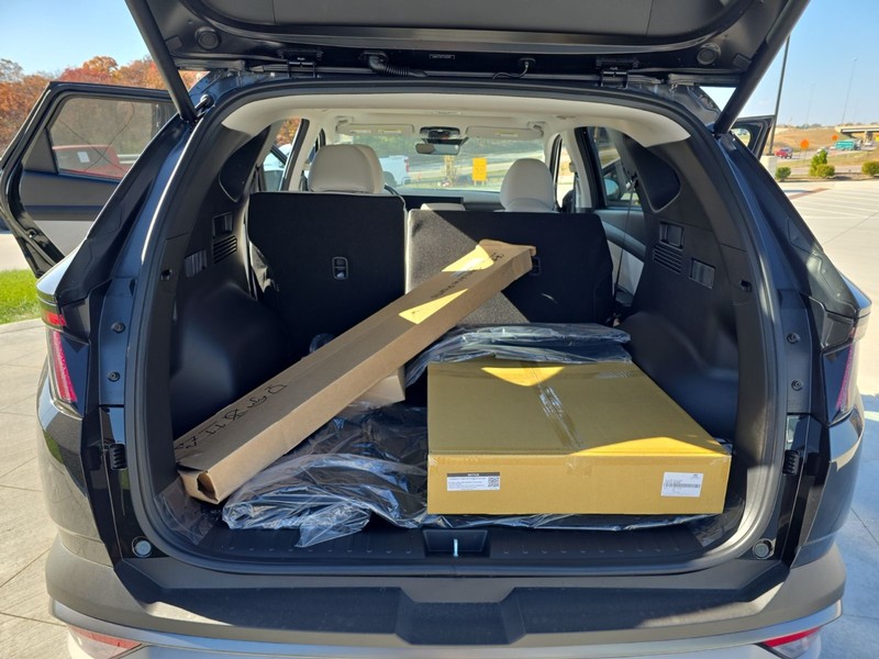 Hyundai Tucson Vehicle Full-screen Gallery Image 8