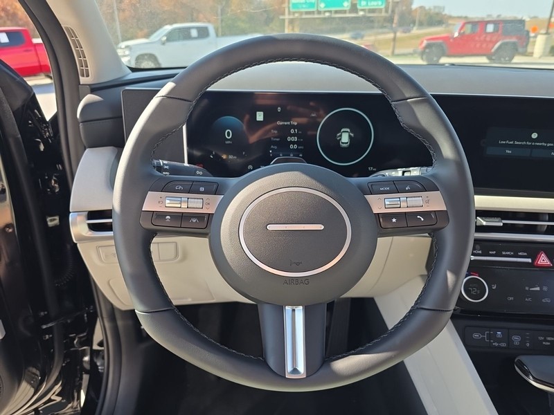 Hyundai Tucson Vehicle Full-screen Gallery Image 11