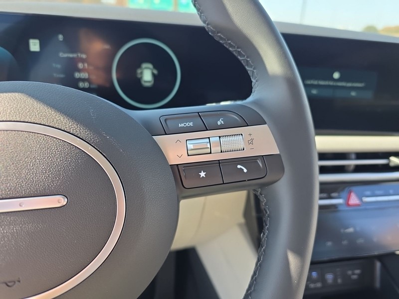 Hyundai Tucson Vehicle Full-screen Gallery Image 13
