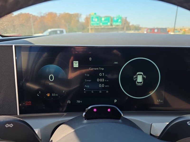 Hyundai Tucson Vehicle Full-screen Gallery Image 14
