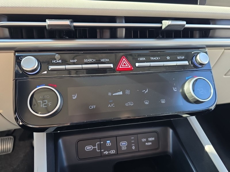 Hyundai Tucson Vehicle Full-screen Gallery Image 18
