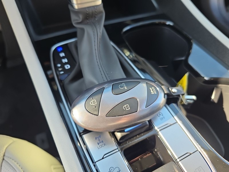 Hyundai Tucson Vehicle Full-screen Gallery Image 20