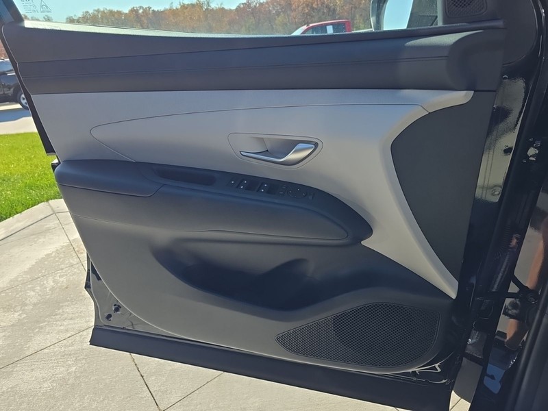 Hyundai Tucson Vehicle Full-screen Gallery Image 23