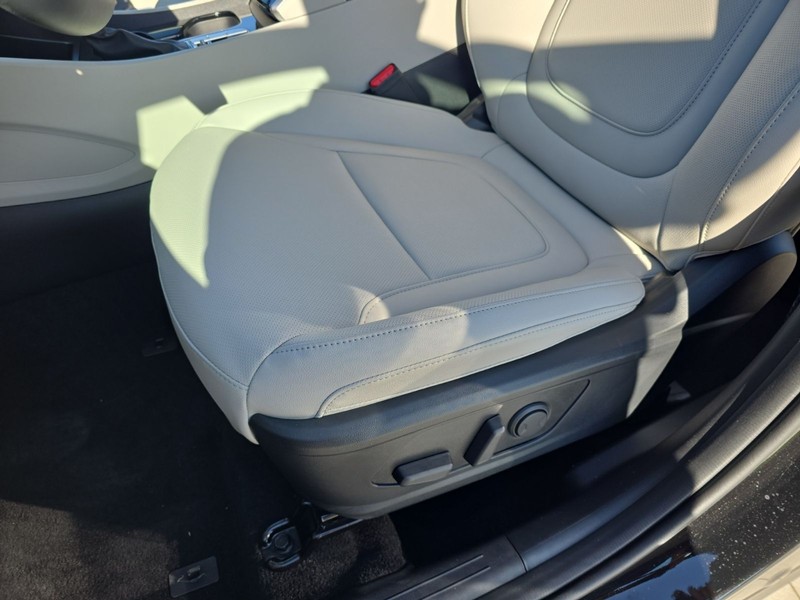 Hyundai Tucson Vehicle Full-screen Gallery Image 24