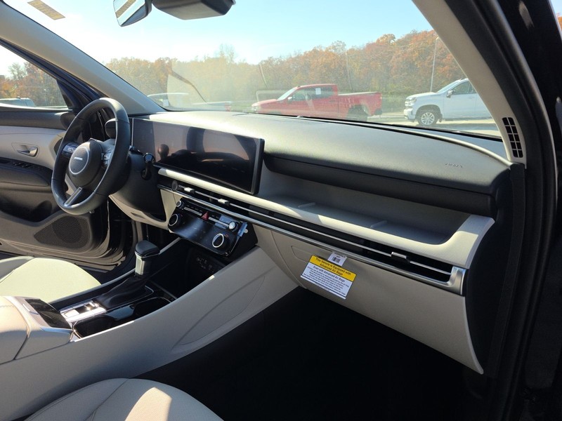 Hyundai Tucson Vehicle Full-screen Gallery Image 30