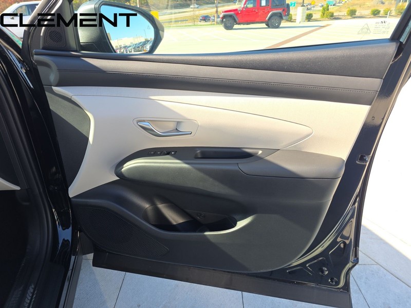 Hyundai Tucson Vehicle Image 38
