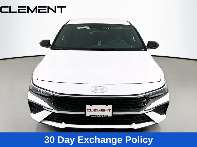 Hyundai Elantra Vehicle Image 03