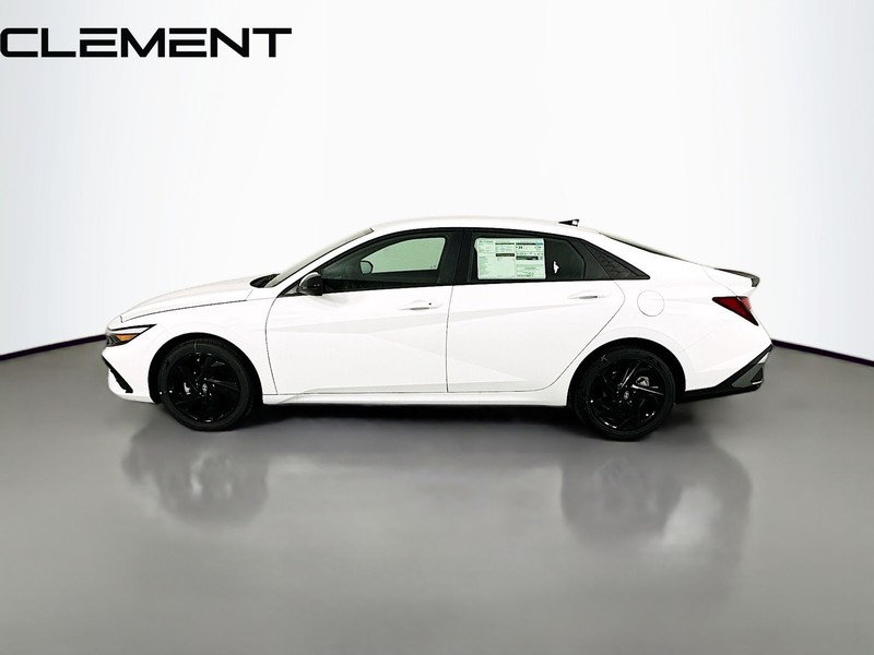 Hyundai Elantra Vehicle Image 06