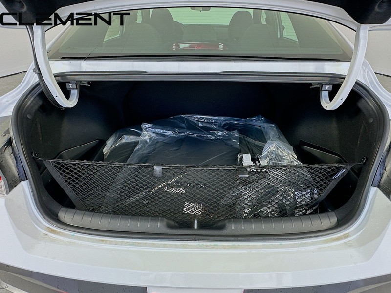 Hyundai Elantra Vehicle Image 11