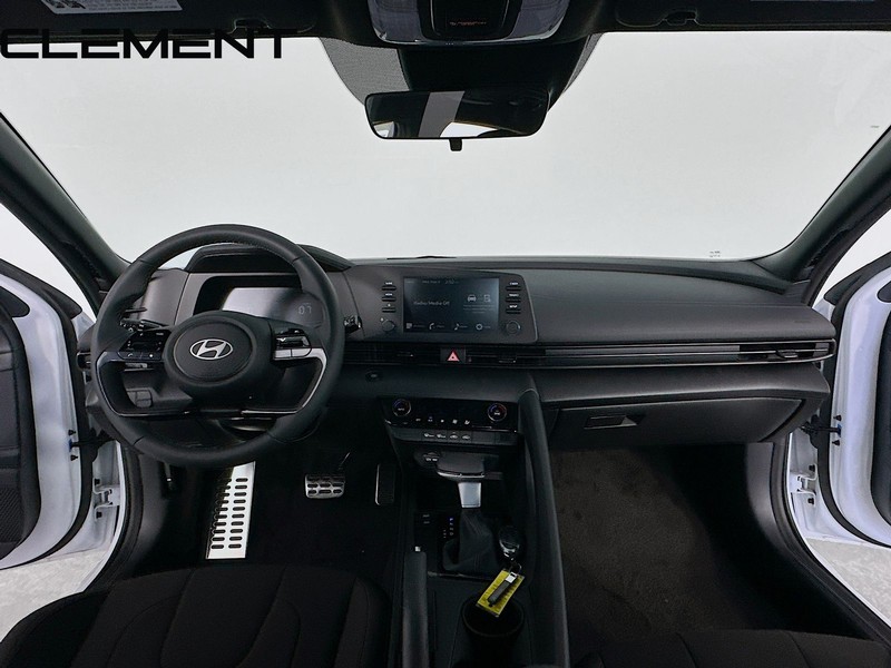 Hyundai Elantra Vehicle Image 12