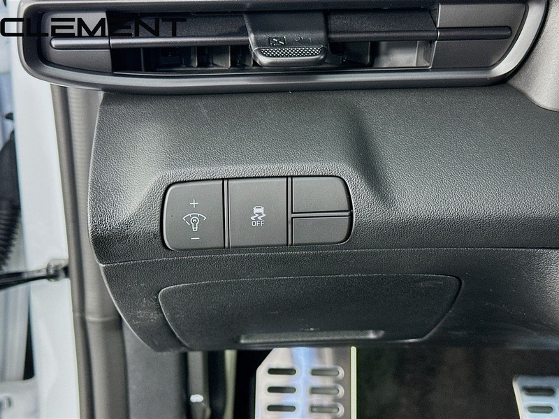 Hyundai Elantra Vehicle Image 13