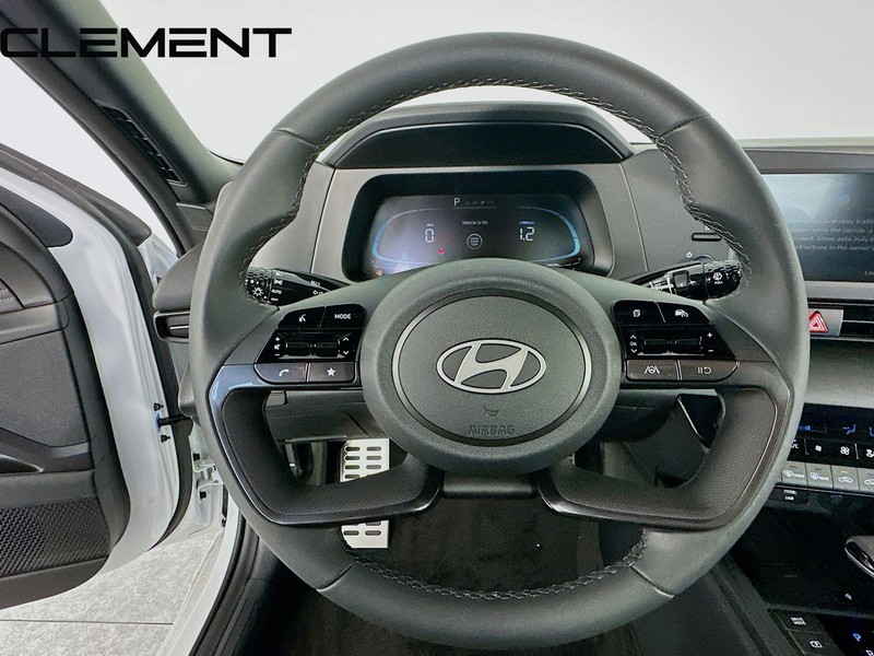 Hyundai Elantra Vehicle Image 14