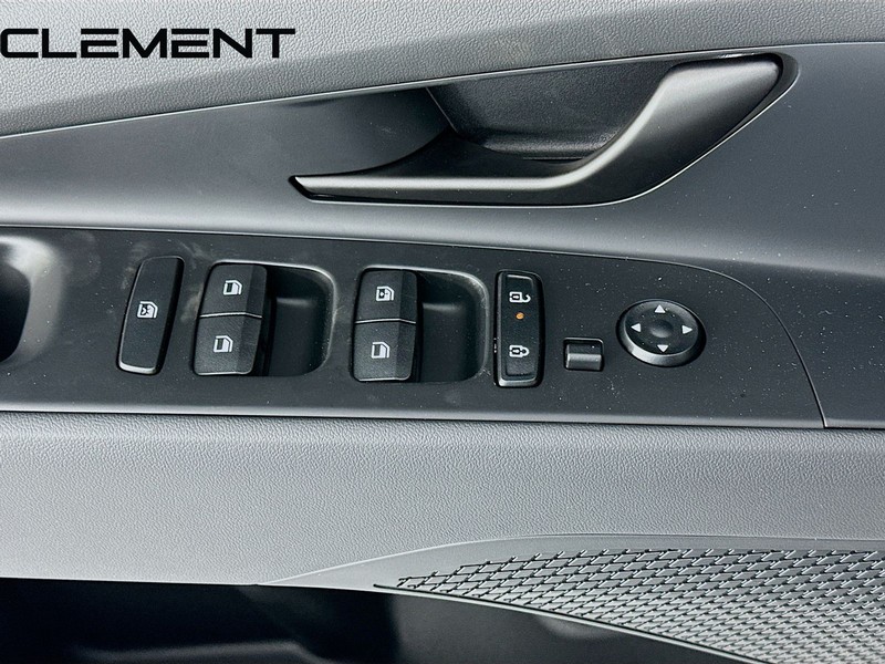Hyundai Elantra Vehicle Image 24