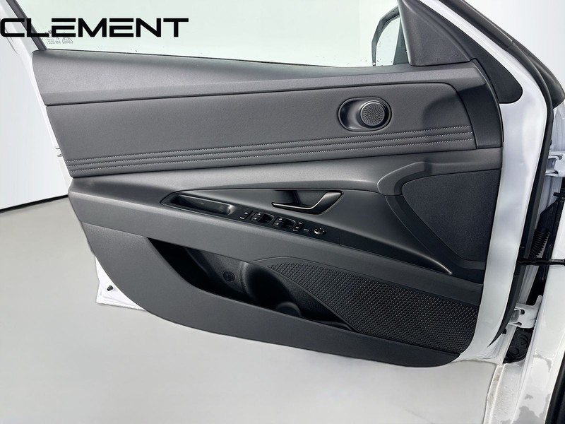Hyundai Elantra Vehicle Image 25