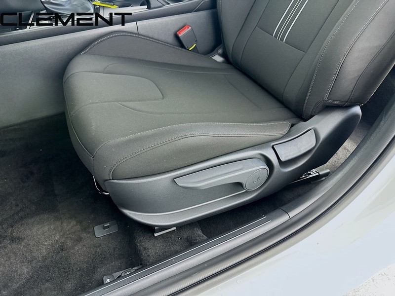 Hyundai Elantra Vehicle Image 27