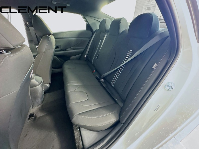 Hyundai Elantra Vehicle Image 30