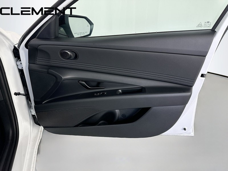 Hyundai Elantra Vehicle Image 34