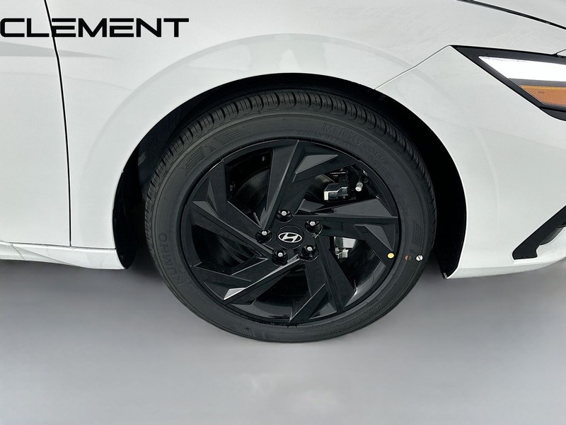 Hyundai Elantra Vehicle Image 35