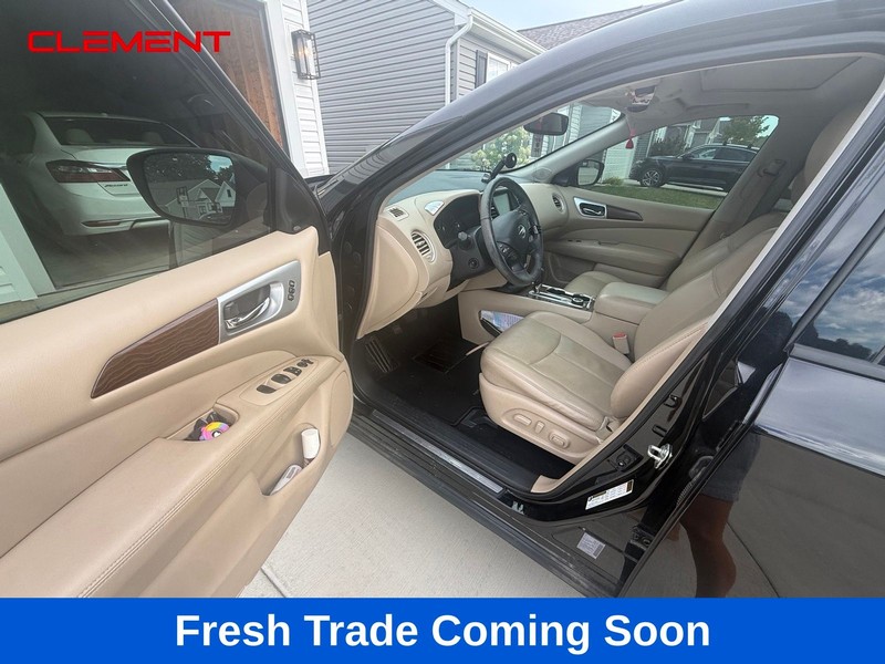 Nissan Pathfinder Vehicle Image 02