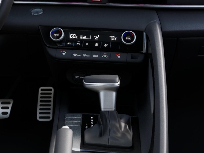 Hyundai Elantra Vehicle Full-screen Gallery Image 10